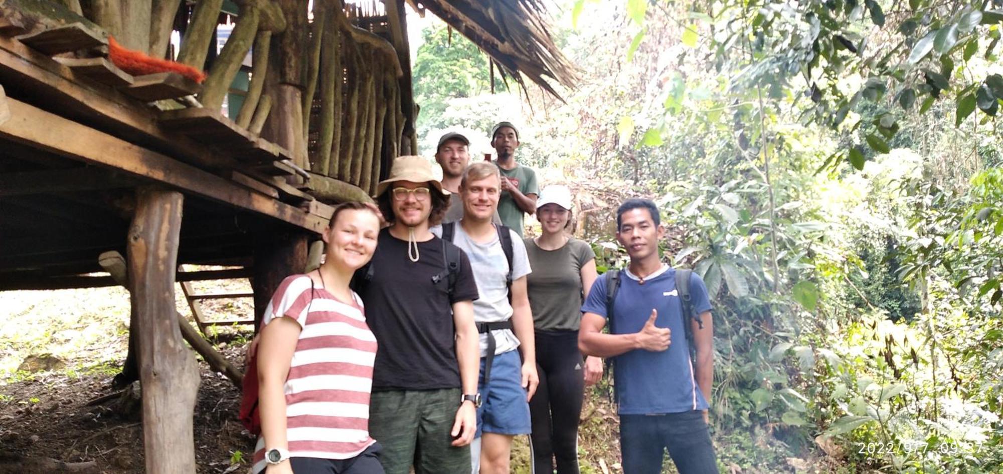 Orangutantreksumatra & Lovely Jungle Lodge Only Book If You Are Treking With Us Bukit Lawang Camera foto