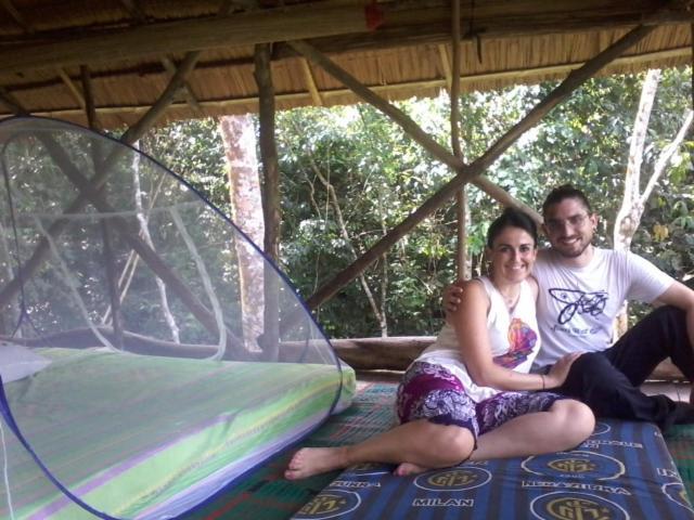 Orangutantreksumatra & Lovely Jungle Lodge Only Book If You Are Treking With Us Bukit Lawang Camera foto