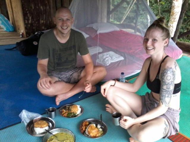 Orangutantreksumatra & Lovely Jungle Lodge Only Book If You Are Treking With Us Bukit Lawang Camera foto