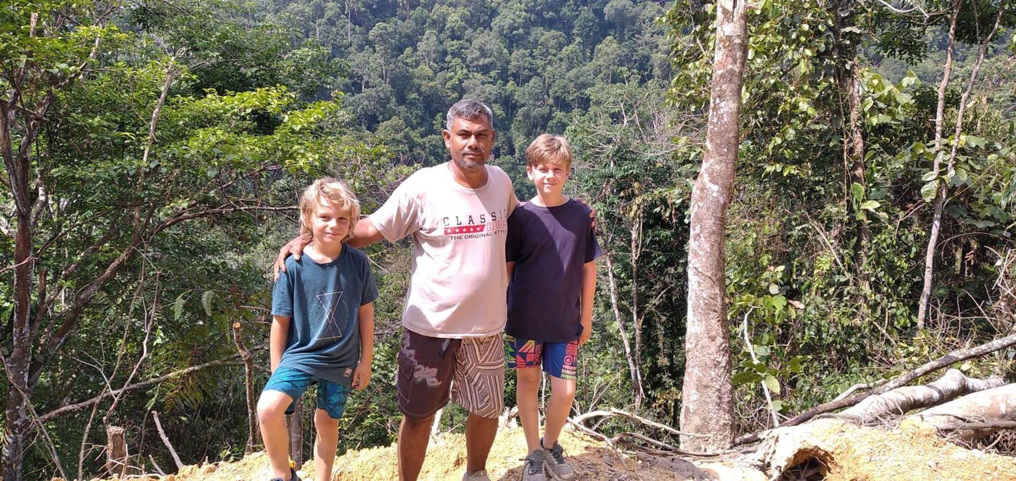 Orangutantreksumatra & Lovely Jungle Lodge Only Book If You Are Treking With Us Bukit Lawang Camera foto