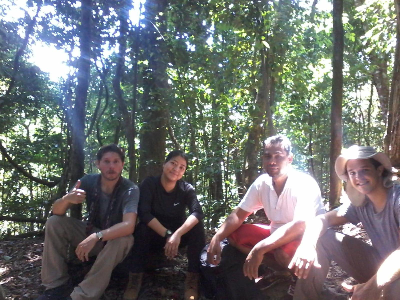 Orangutantreksumatra & Lovely Jungle Lodge Only Book If You Are Treking With Us Bukit Lawang Camera foto